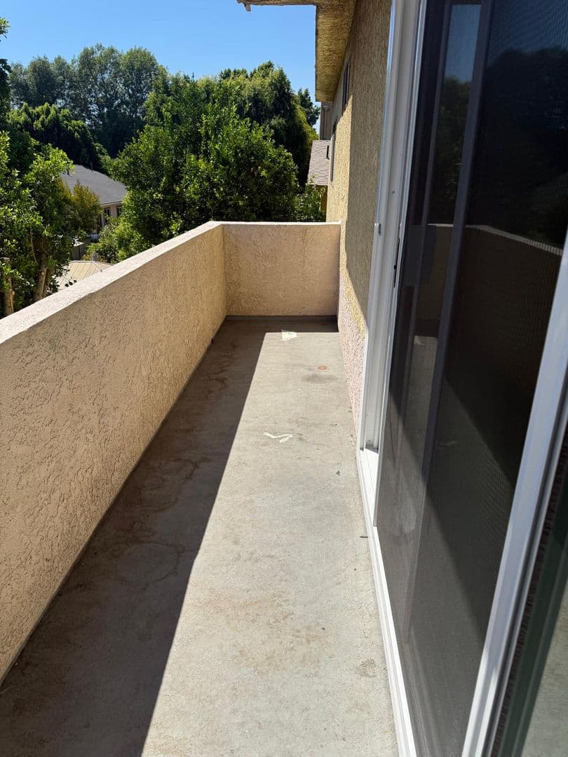 Valley Glen Apartment: 13956 Vanowen St