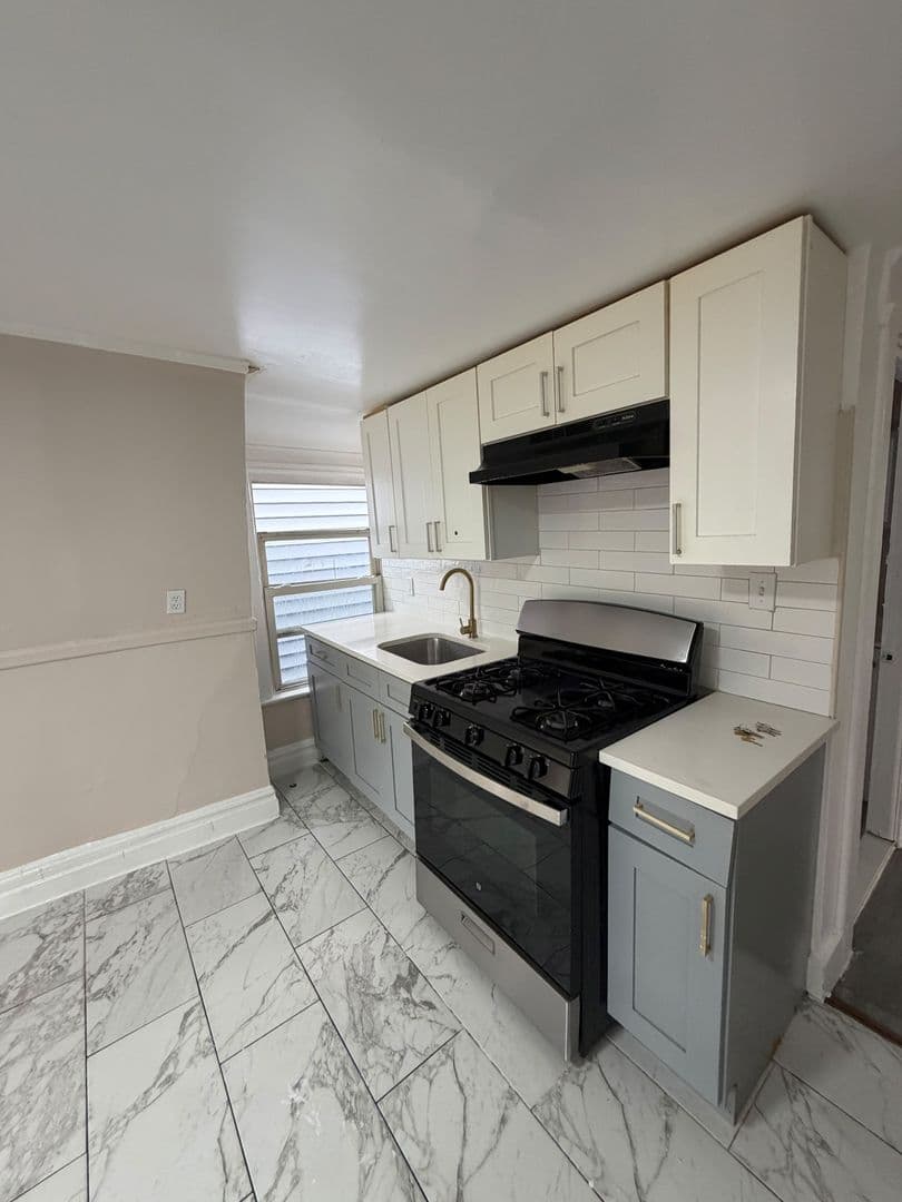 Irvington Apartment: 391 Myrtle Ave