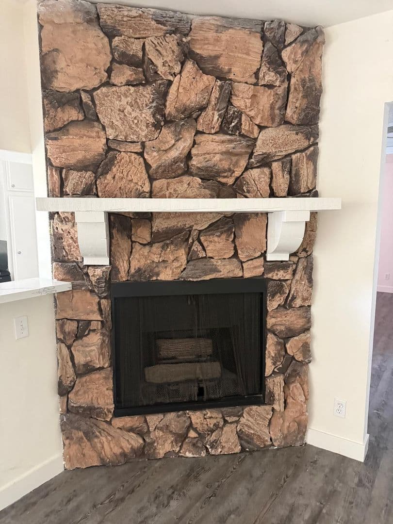 Valley Glen Apartment: 13956 Vanowen St