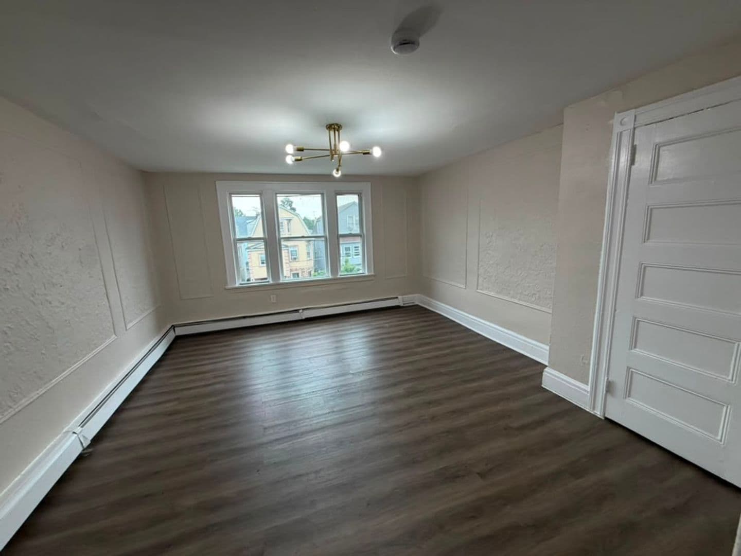 Newark Apartment: 224 N 9th St