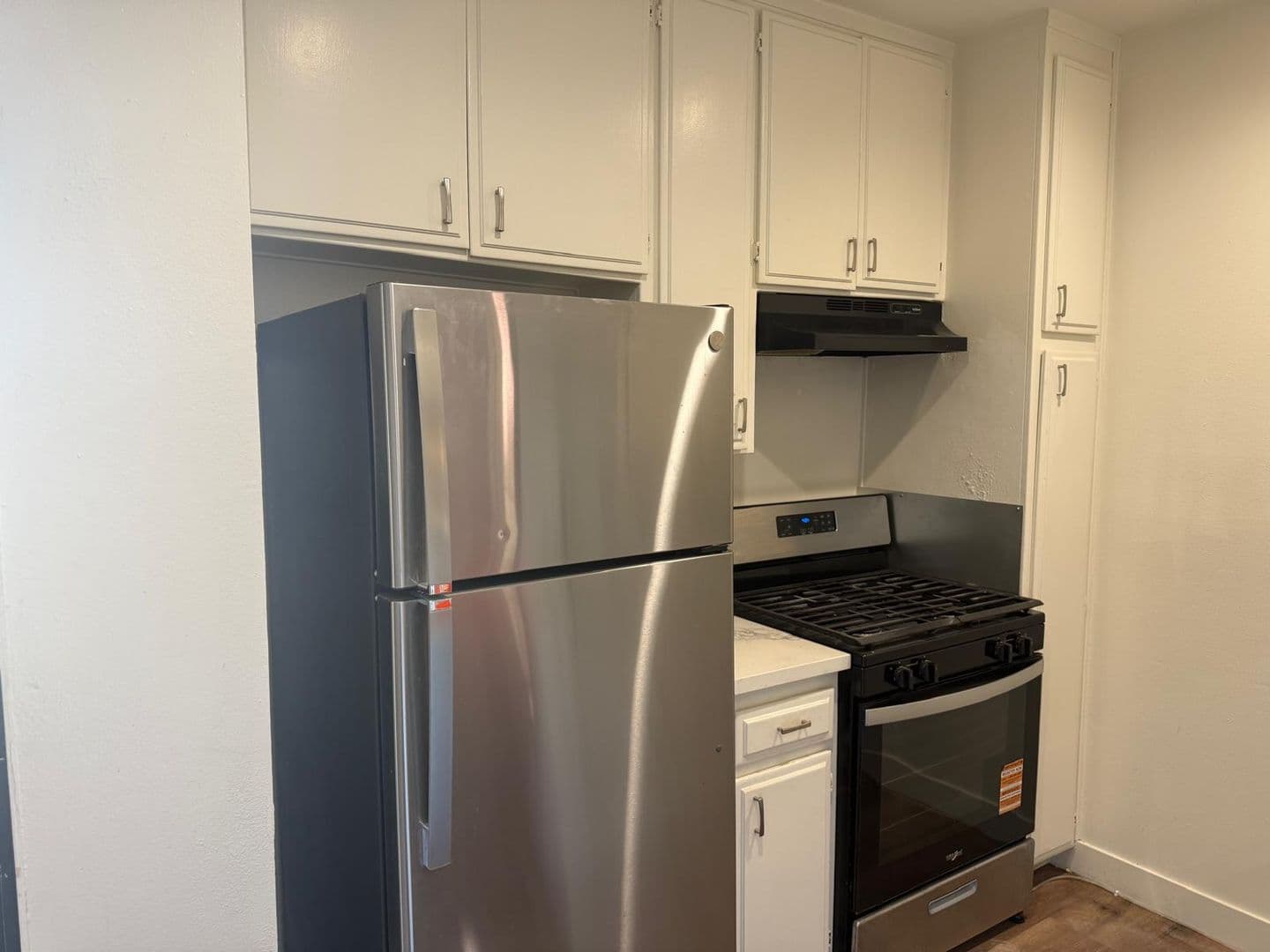 Valley Glen Apartment: 13956 Vanowen St