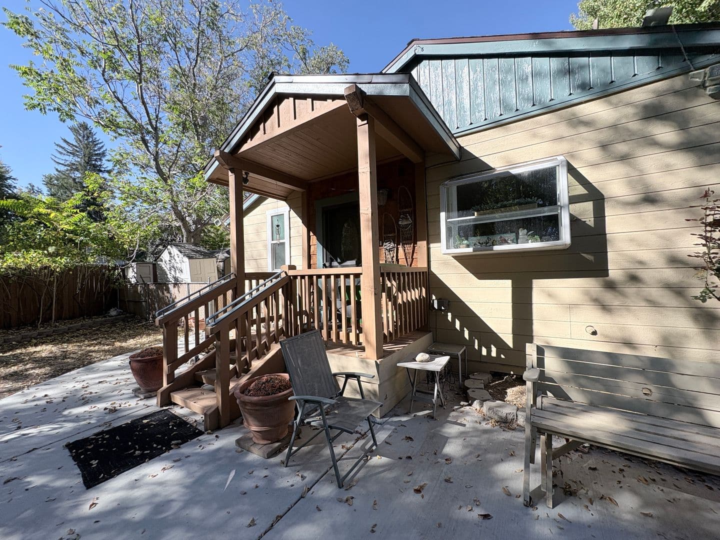 Bishop House: 324 McLaren Dr