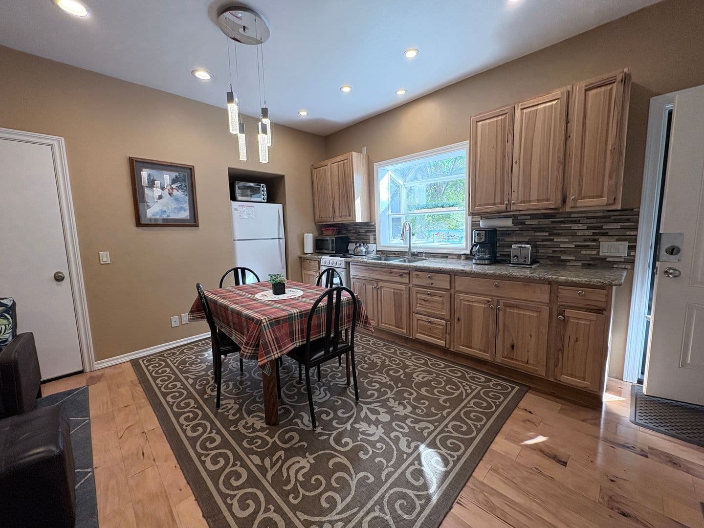 Bishop House: 324 McLaren Dr