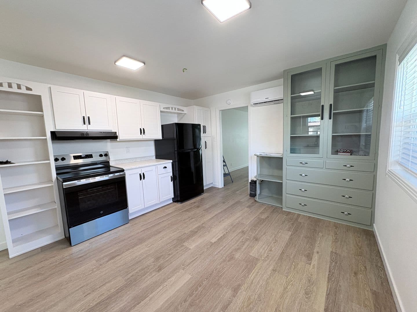 Bishop Apartment: 459 Clarke St.