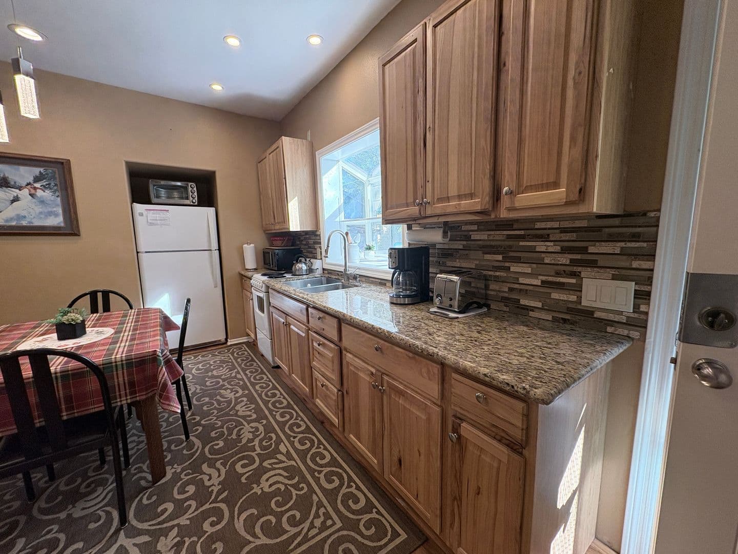 Bishop House: 324 McLaren Dr
