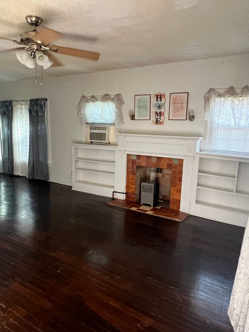 Abilene House: 882 Hickory St.-  North