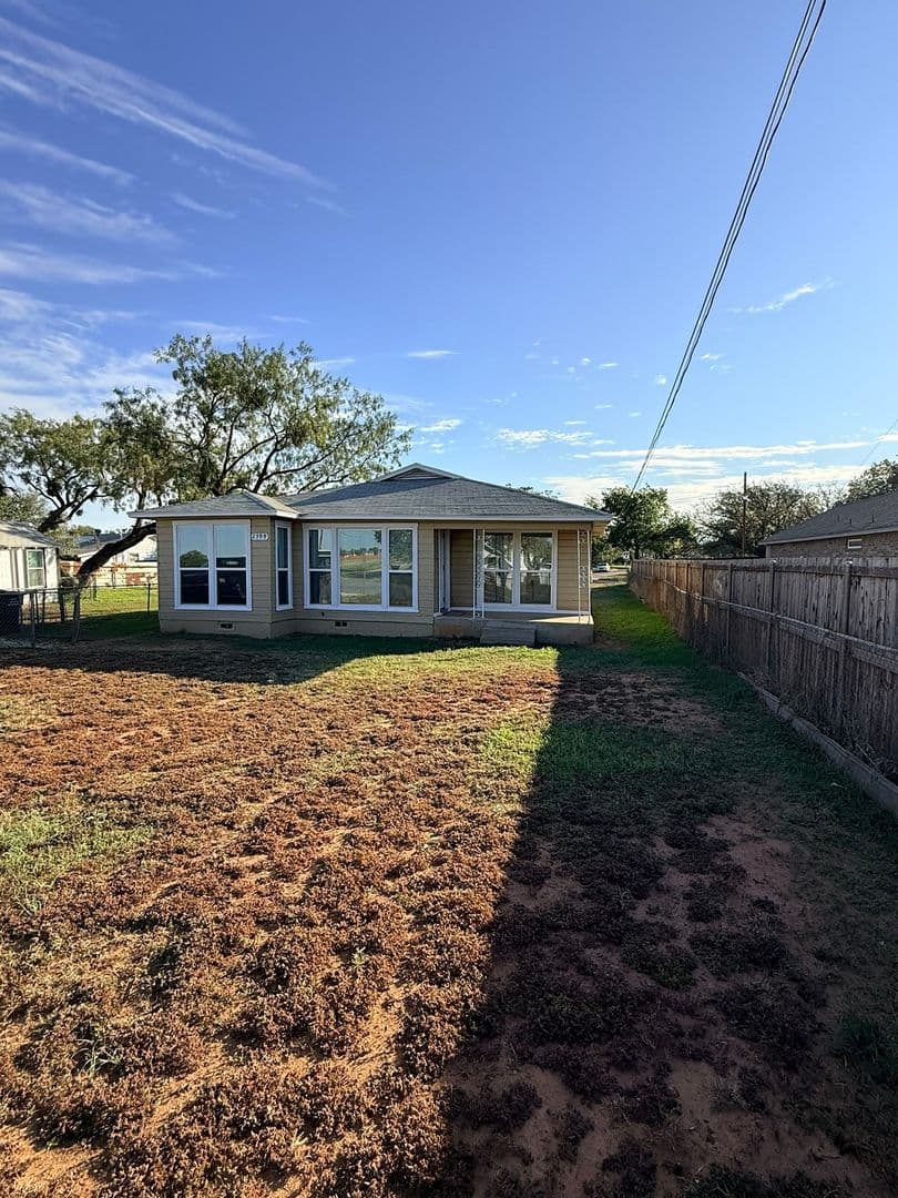 Abilene House: 2399 Old Anson Rd.