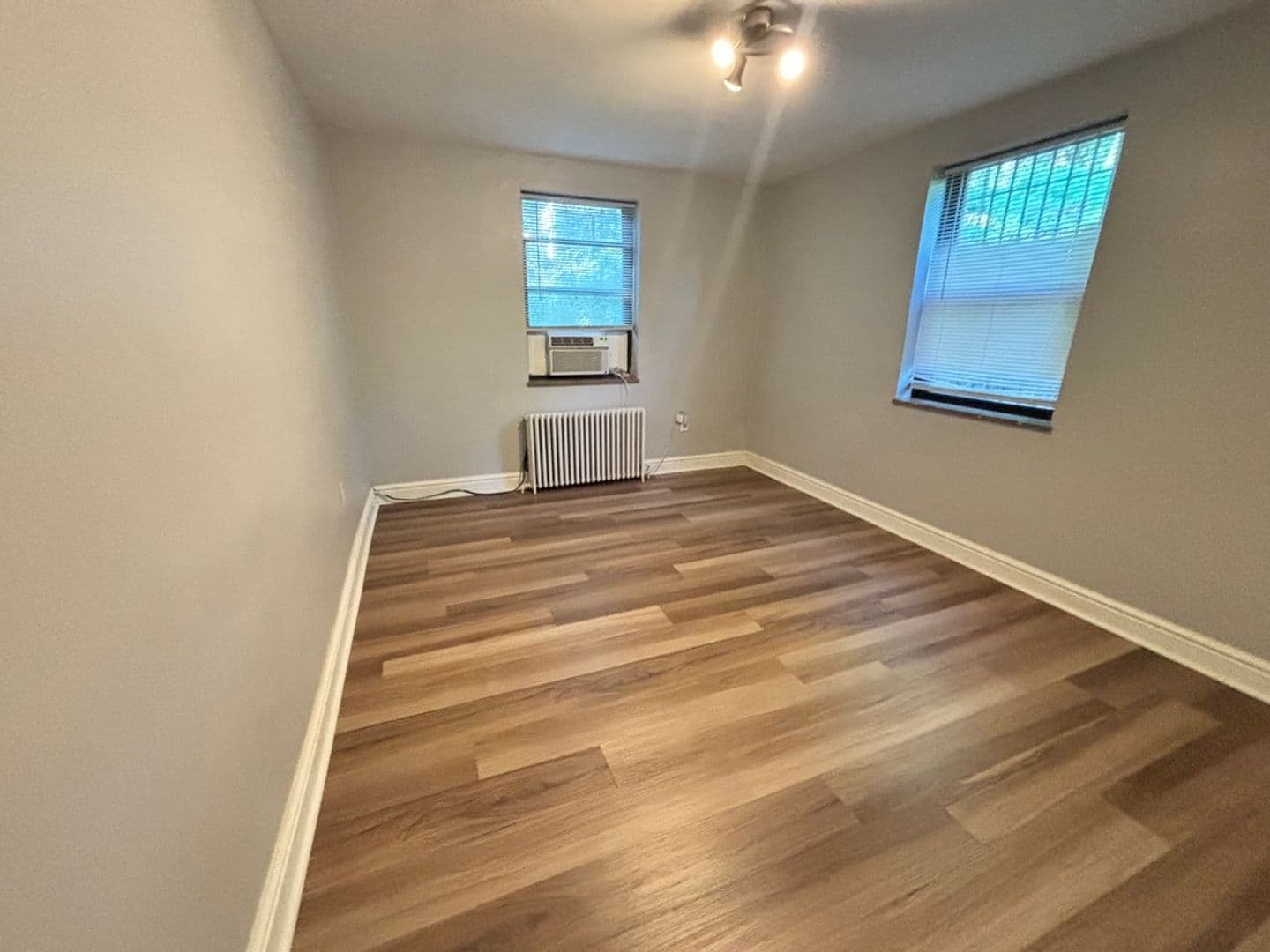 Pittsburgh Apartment: Royal Garden Apartments