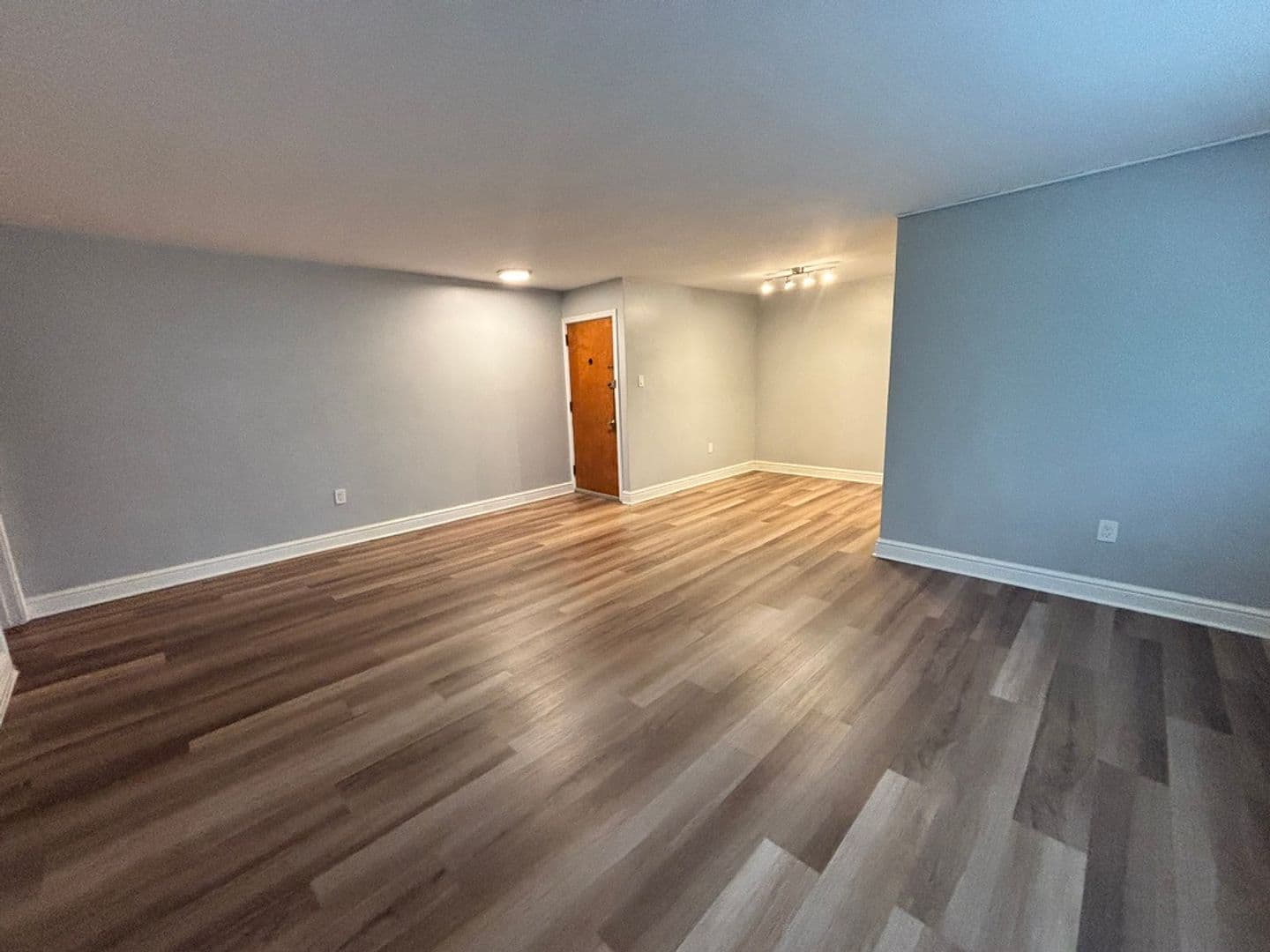 Pittsburgh Apartment: Royal Garden Apartments