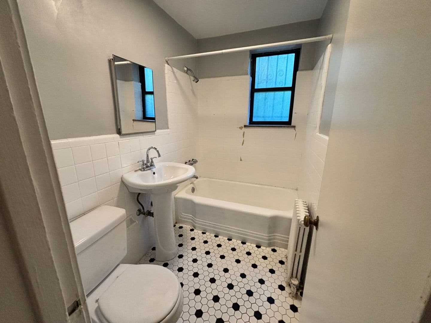 Pittsburgh Apartment: Royal Garden Apartments