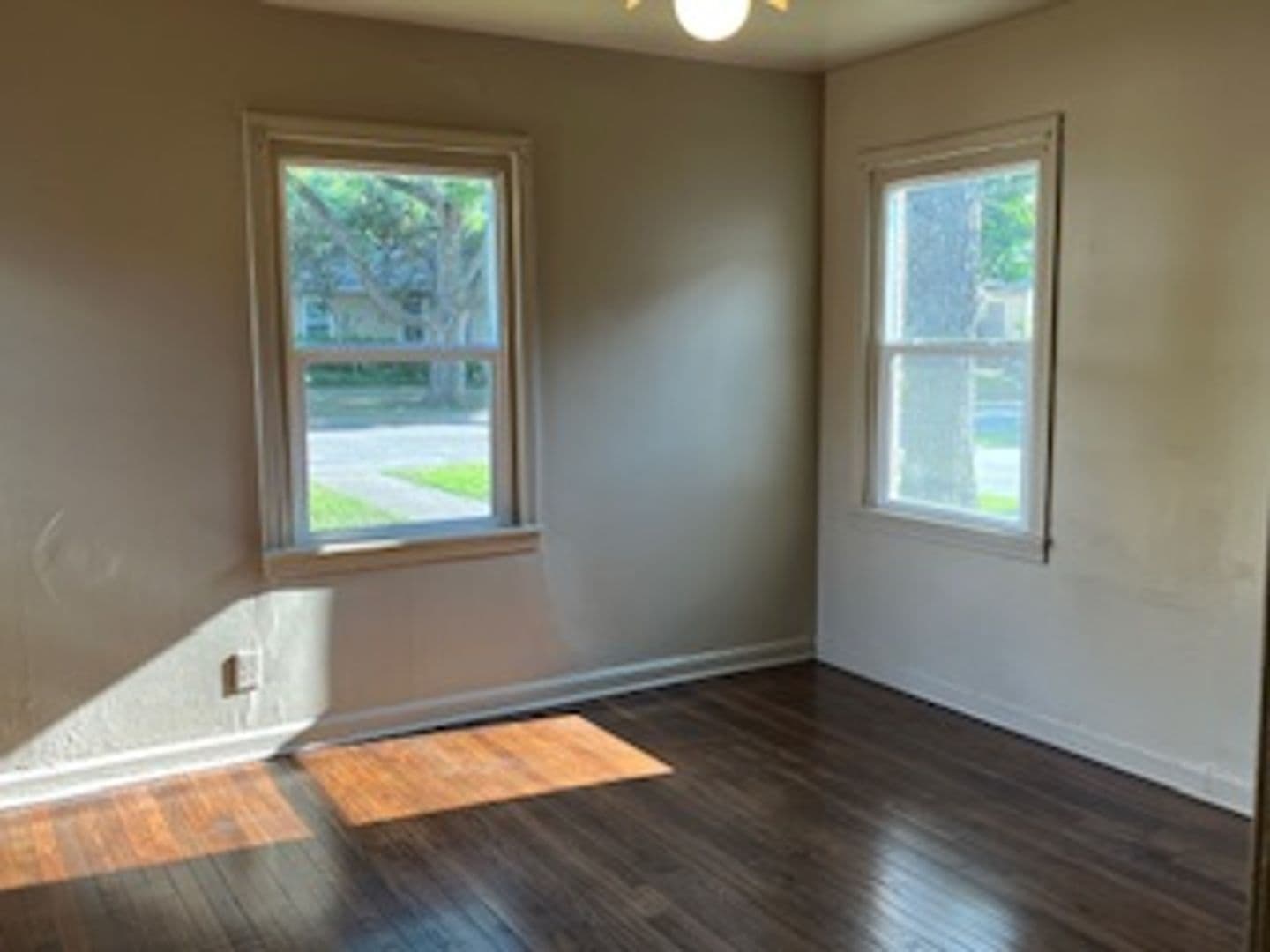 Fort Worth House: 2704 W Bewick St