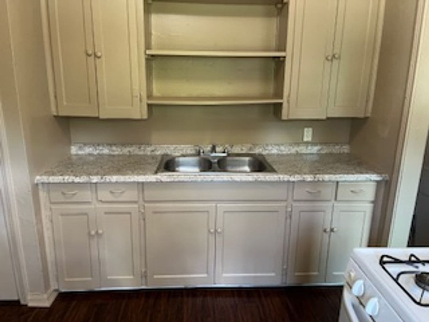 Fort Worth House: 2704 W Bewick St