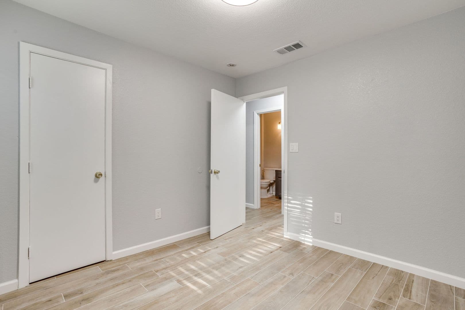Fort Worth House: 2618 Bomar Ave