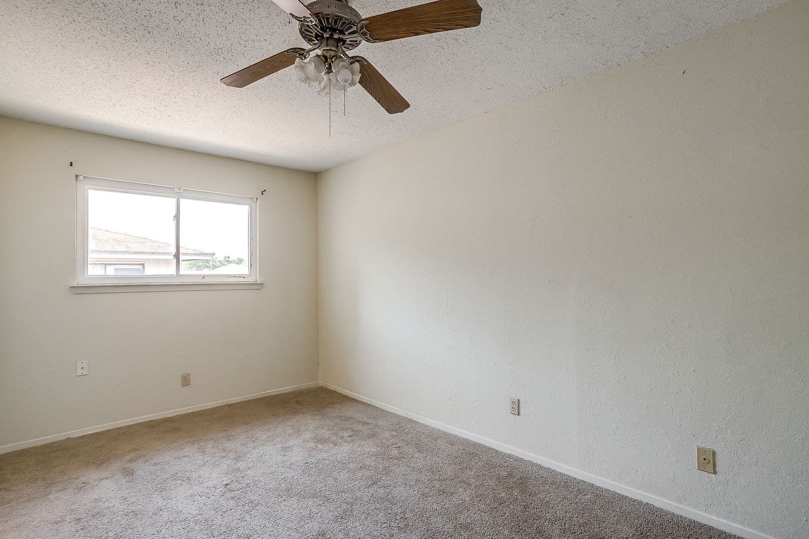 White Settlement House: 127 Allencrest Dr