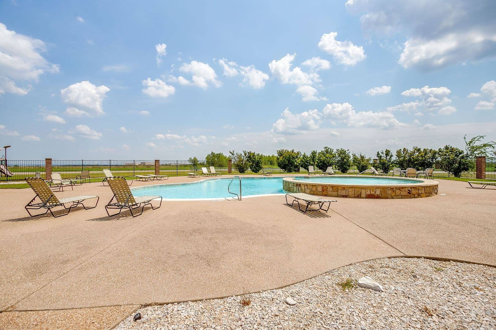 Alvarado Apartment: 301 County Rd 207