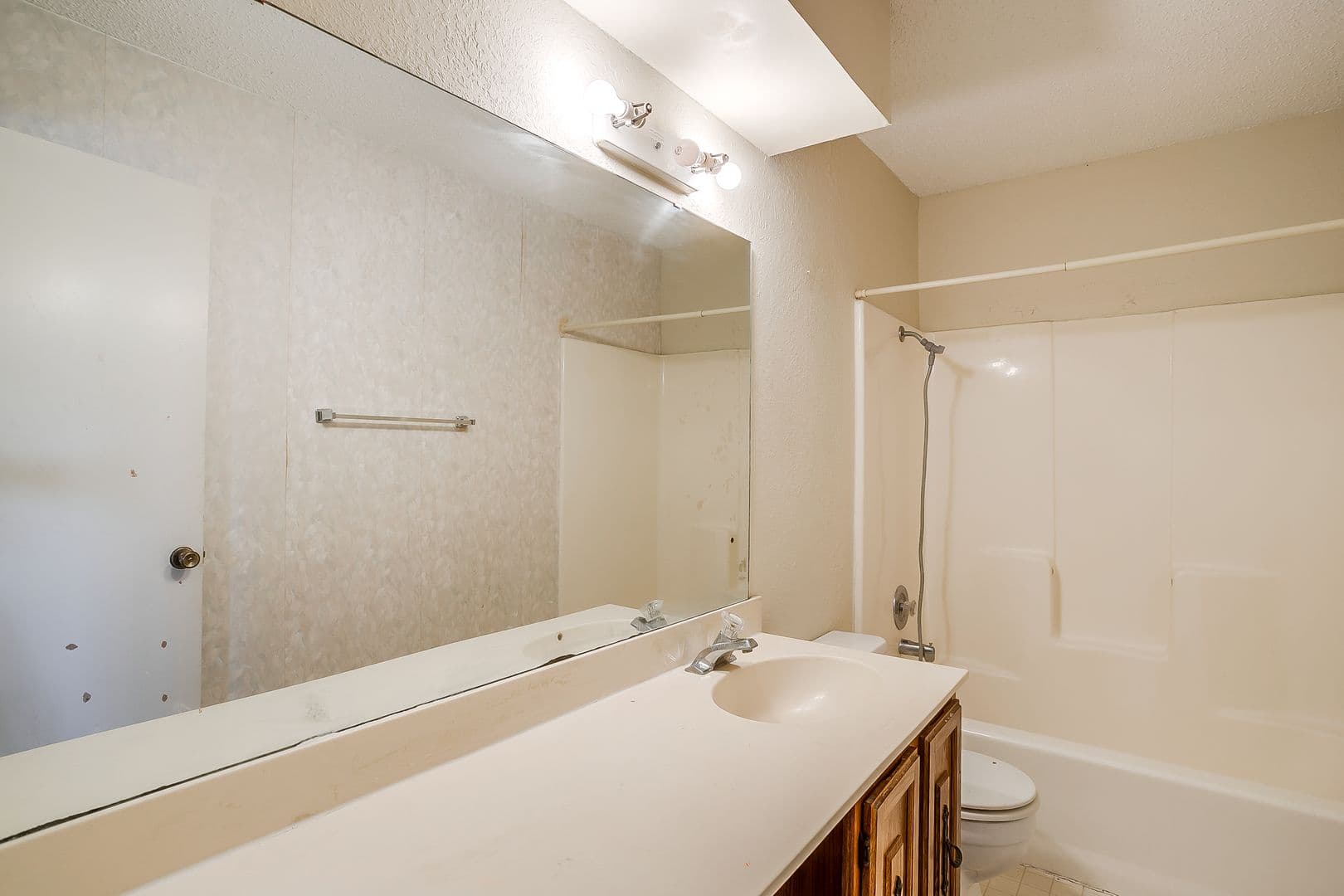 White Settlement House: 127 Allencrest Dr