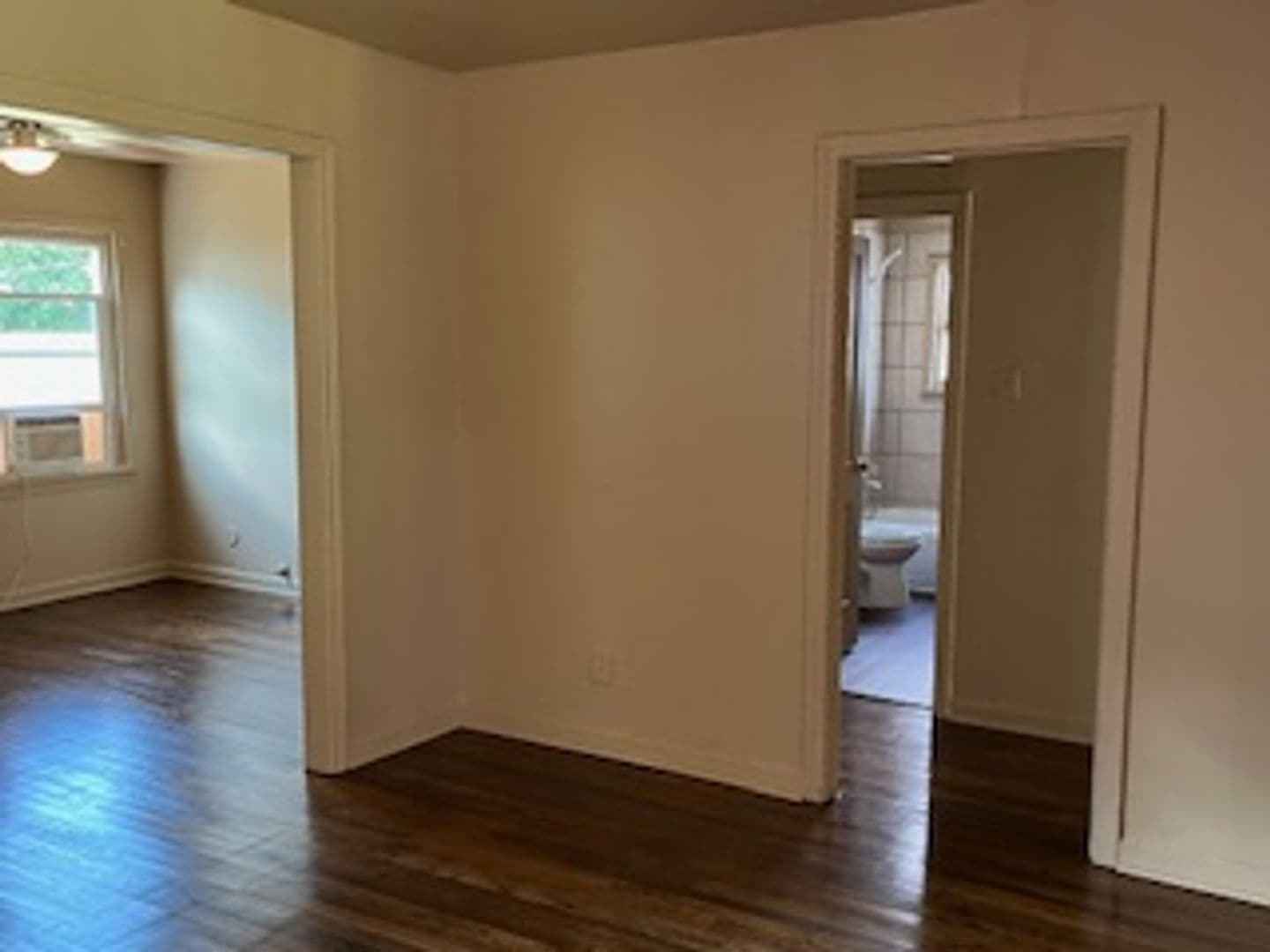 Fort Worth House: 2704 W Bewick St