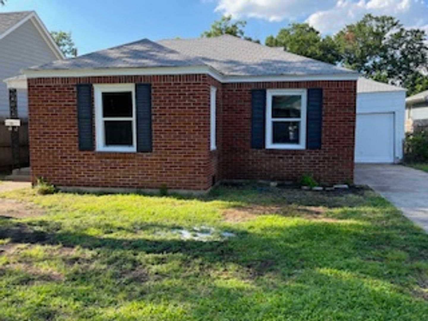 Fort Worth House: 2704 W Bewick St