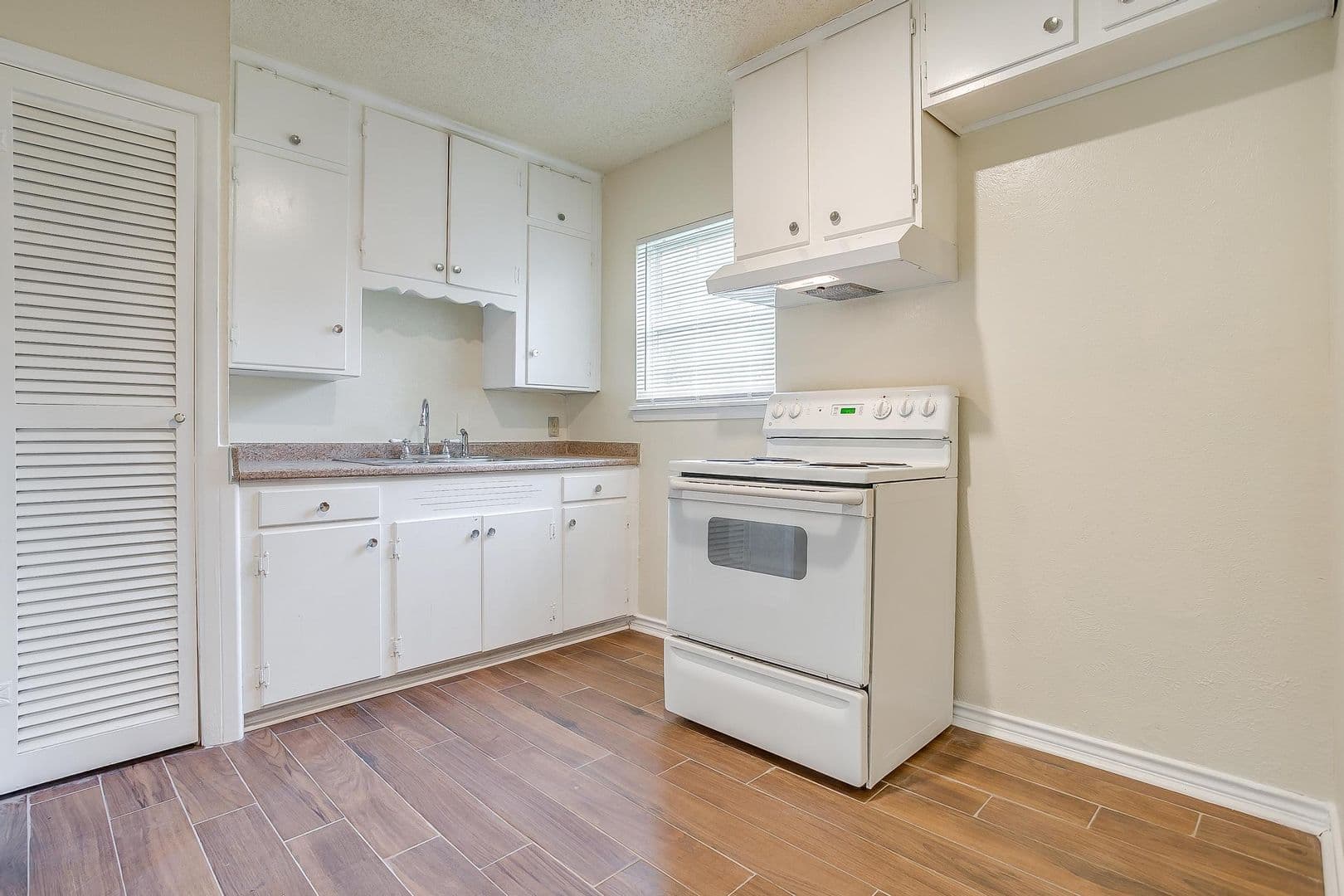 Fort Worth House: 3537 Half Moon Dr