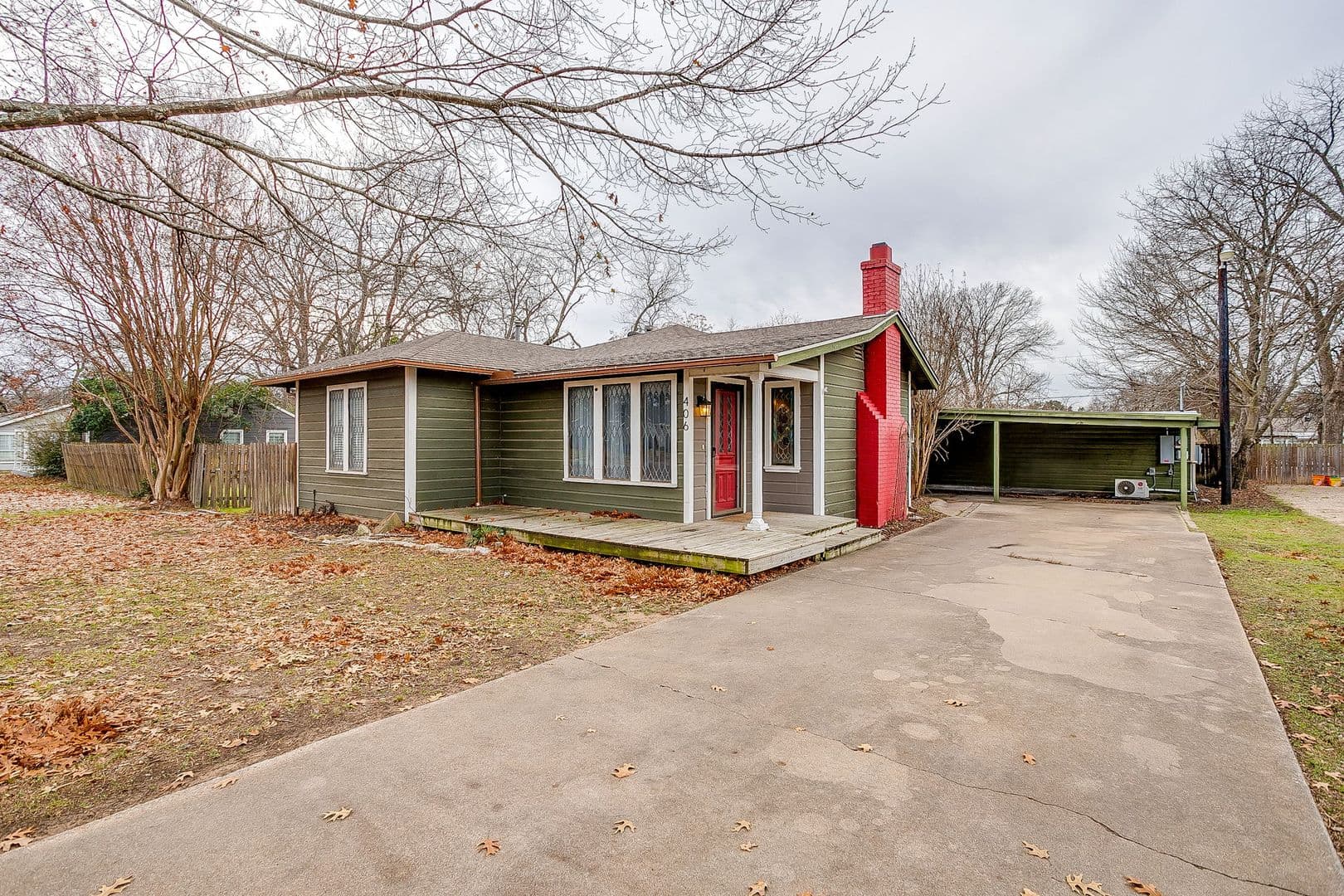 Cleburne House: 406 Bellevue Dr