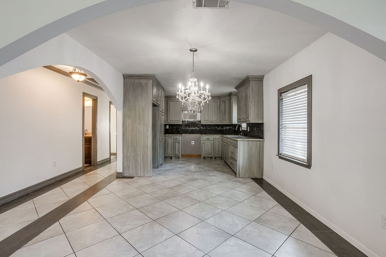 Fort Worth House: 3732 E 1st St