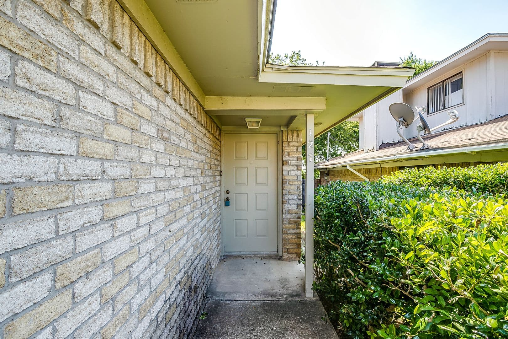 White Settlement House: 127 Allencrest Dr