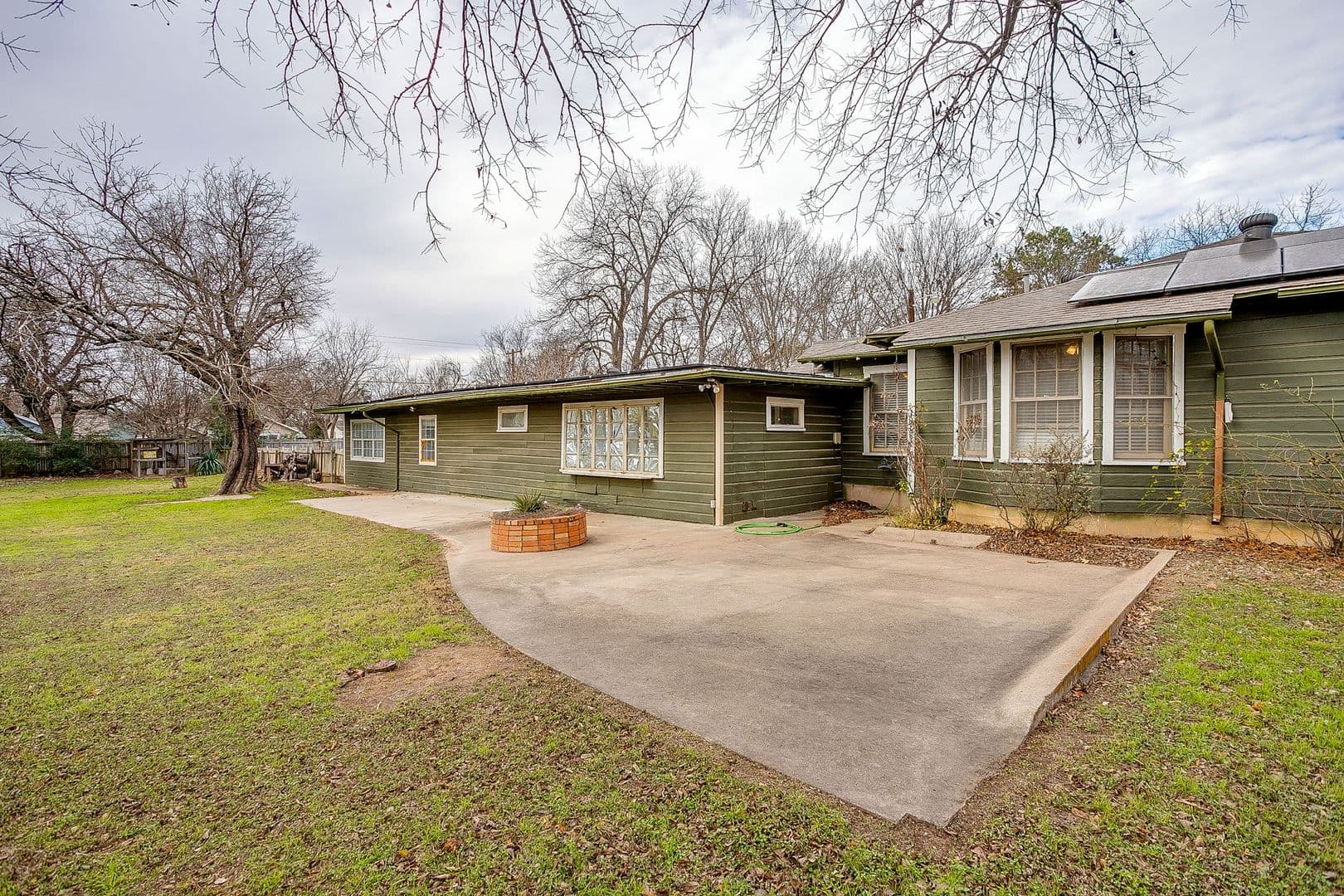 Cleburne House: 406 Bellevue Dr