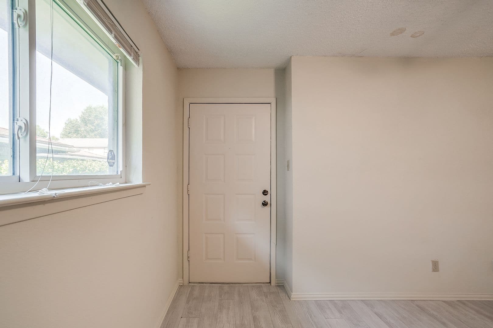 White Settlement House: 127 Allencrest Dr
