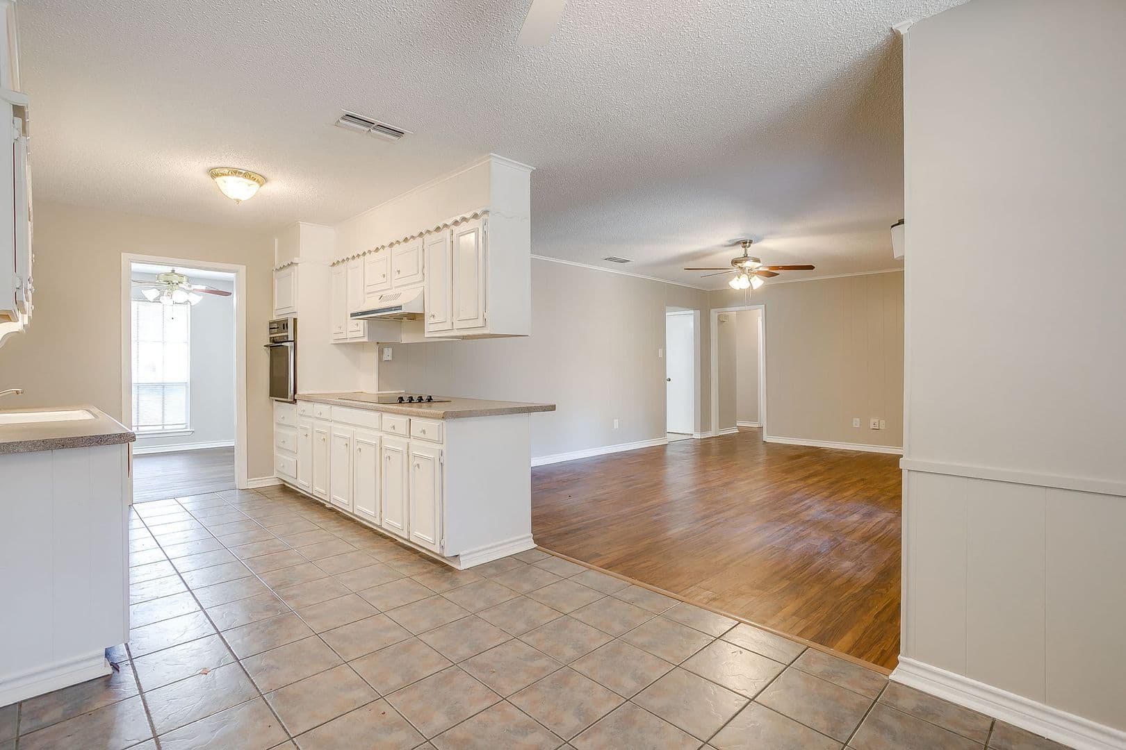 Fort Worth House: 6528 Winifred Dr