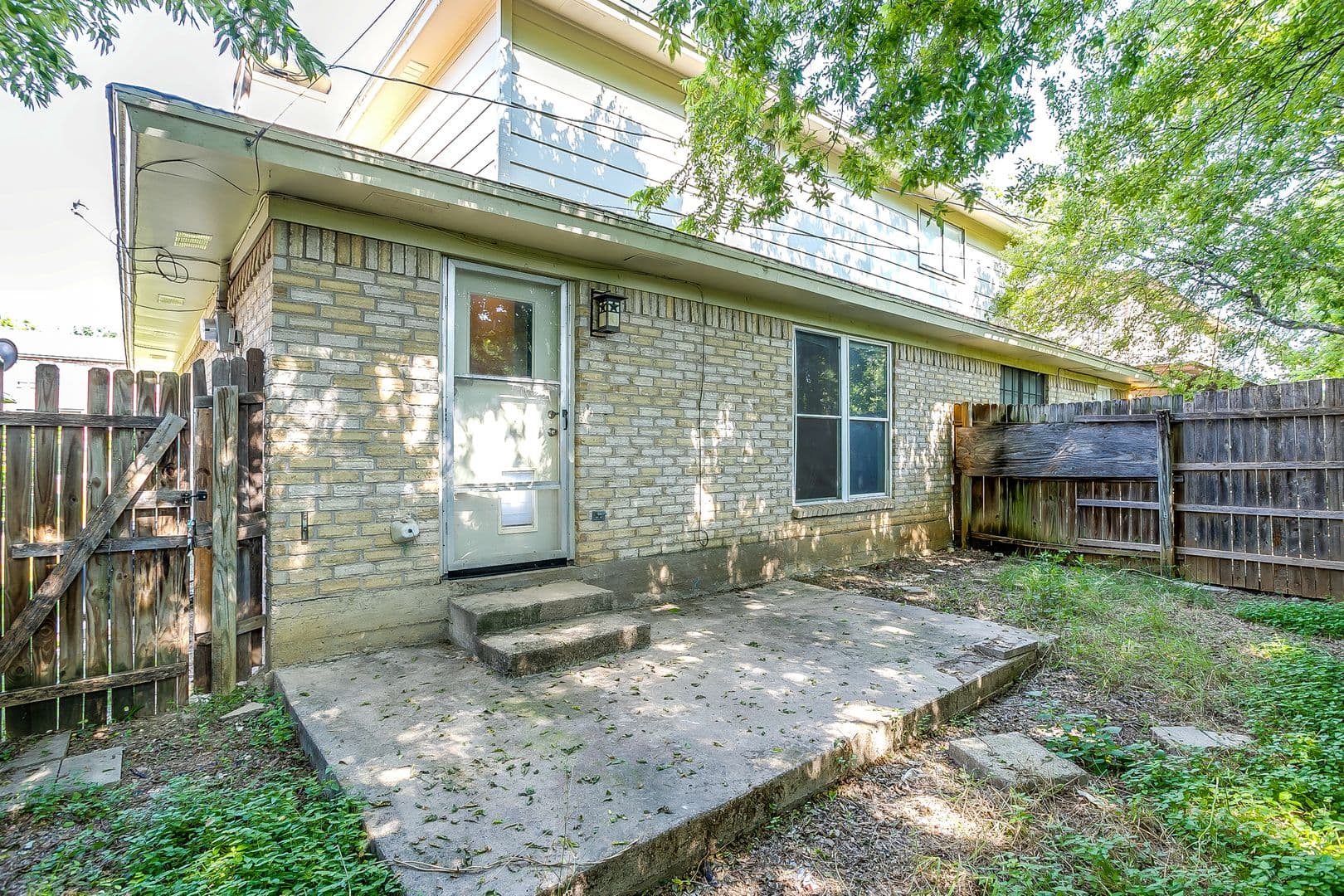 White Settlement House: 127 Allencrest Dr