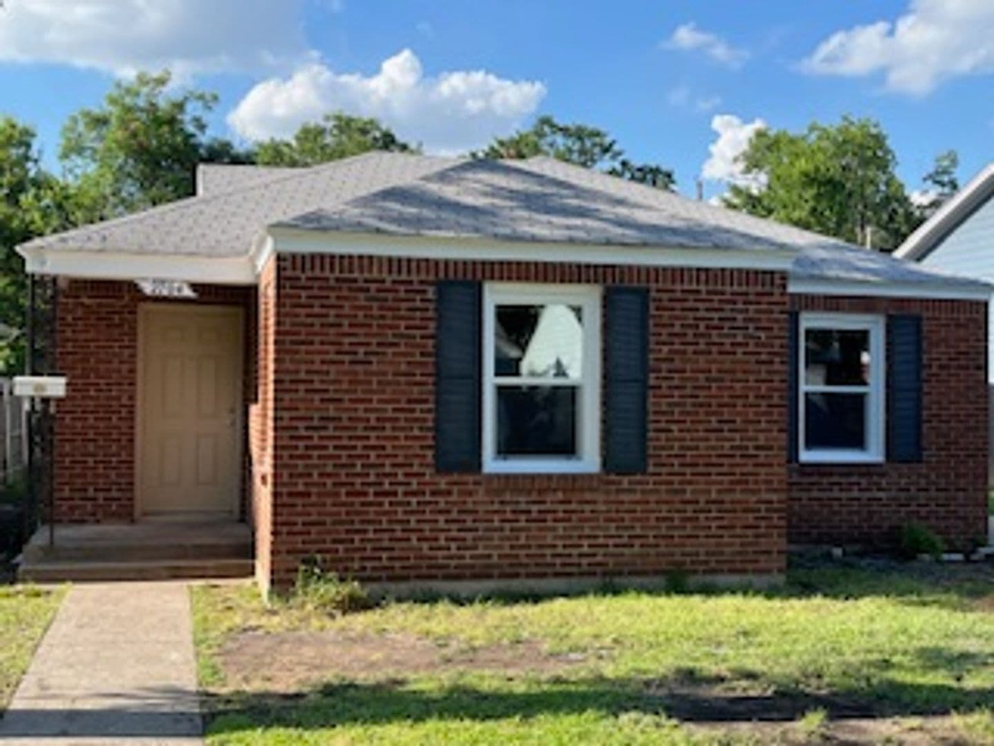 Fort Worth House: 2704 W Bewick St