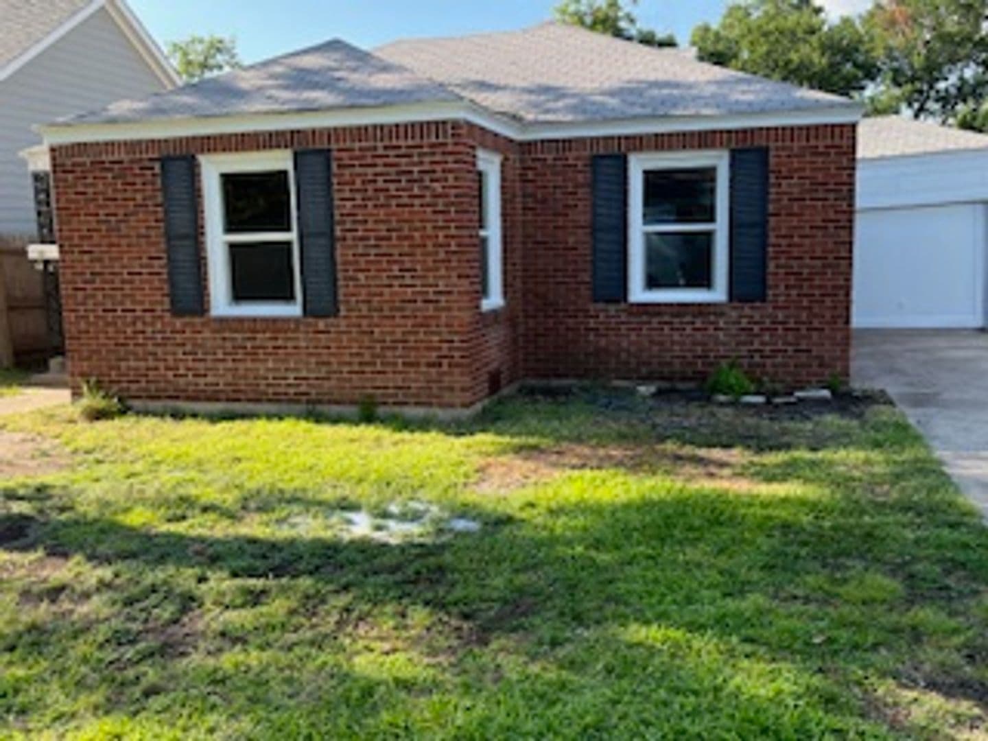 Fort Worth House: 2704 W Bewick St