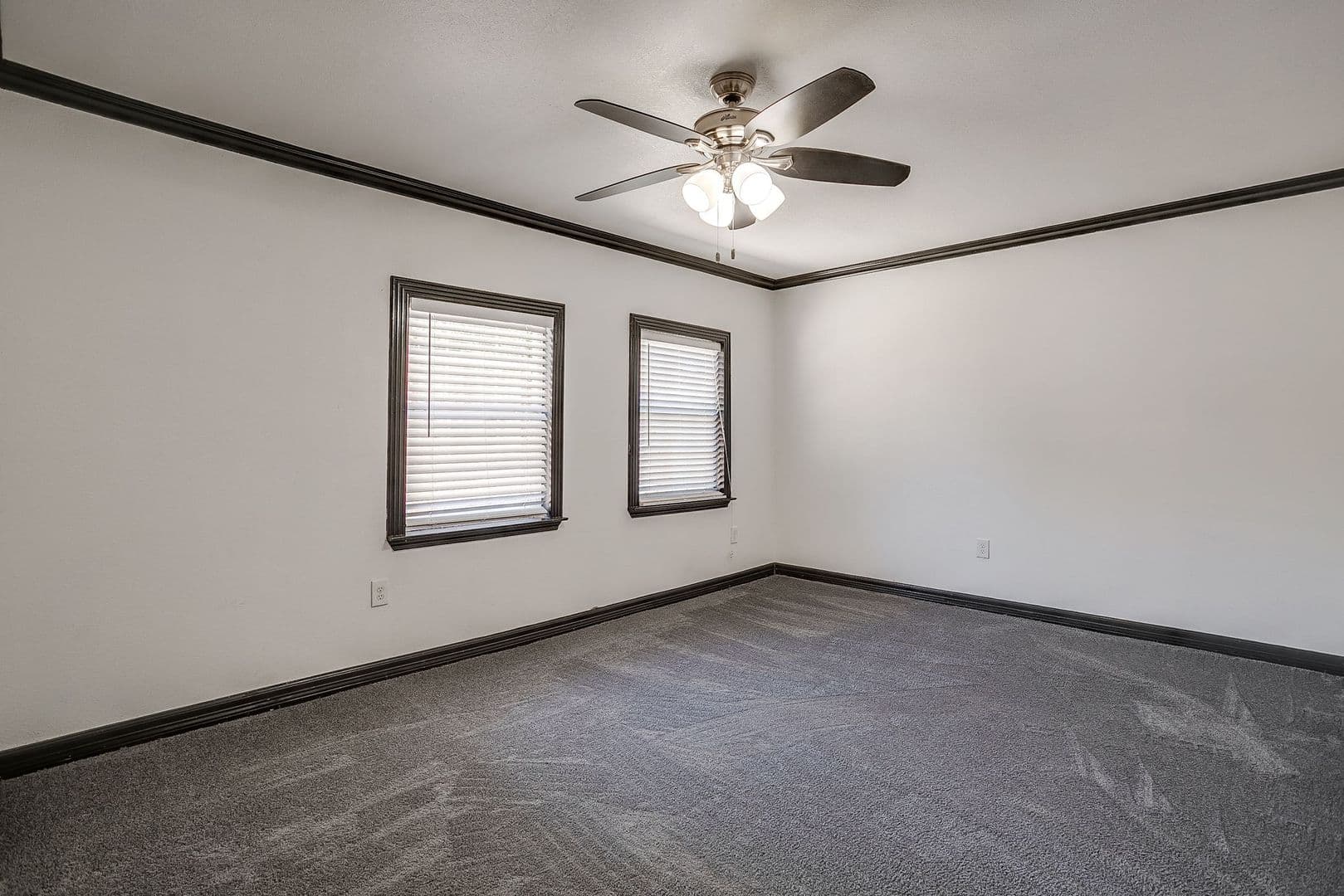 Fort Worth House: 3732 E 1st St