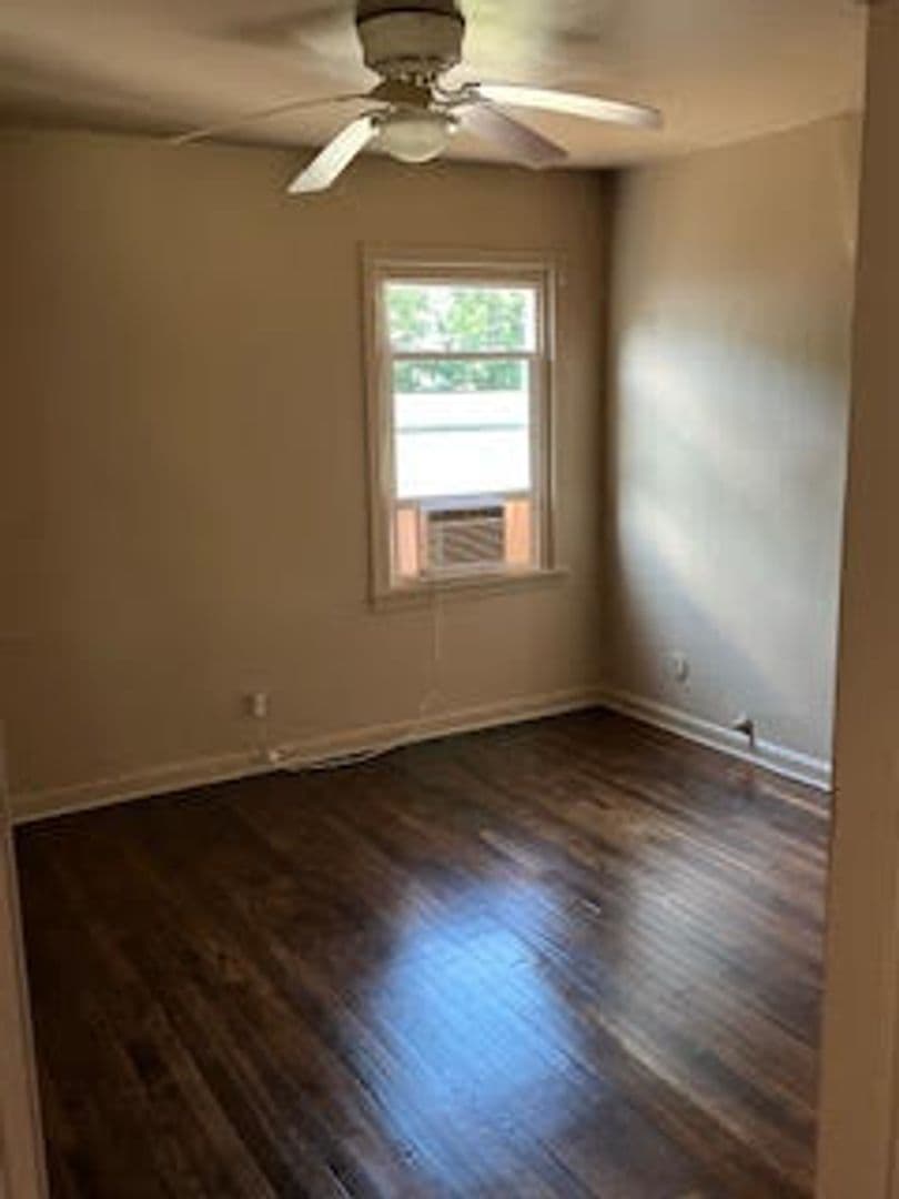 Fort Worth House: 2704 W Bewick St
