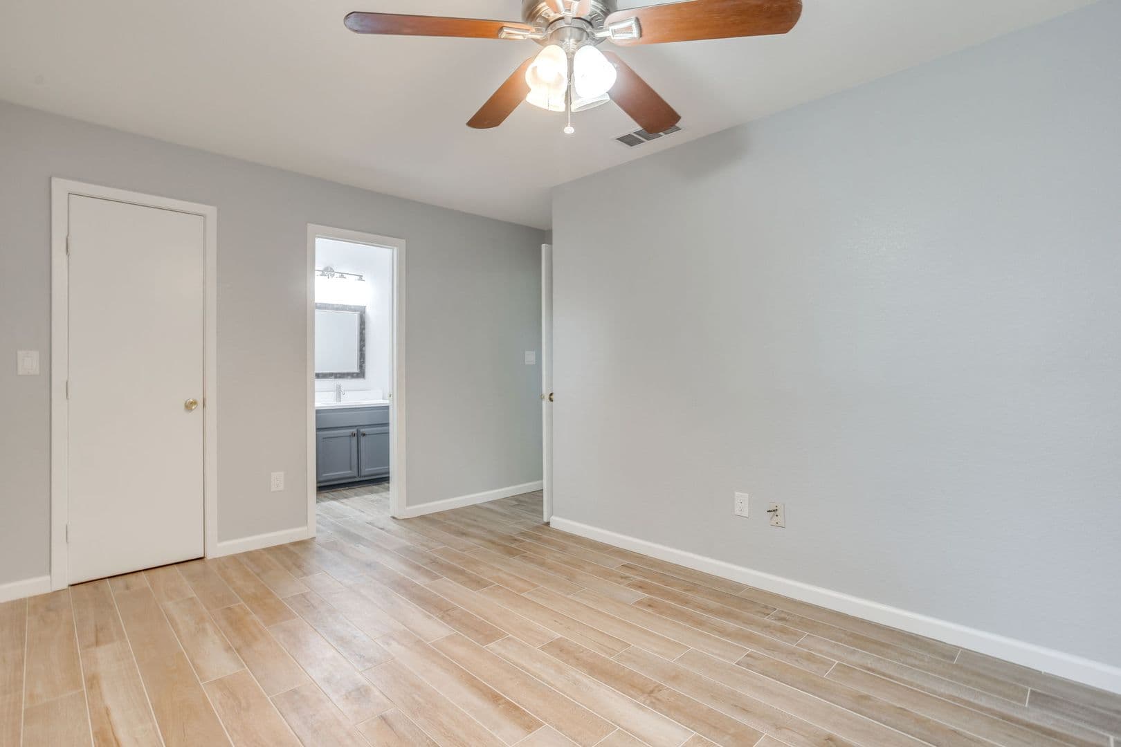 Fort Worth House: 2618 Bomar Ave