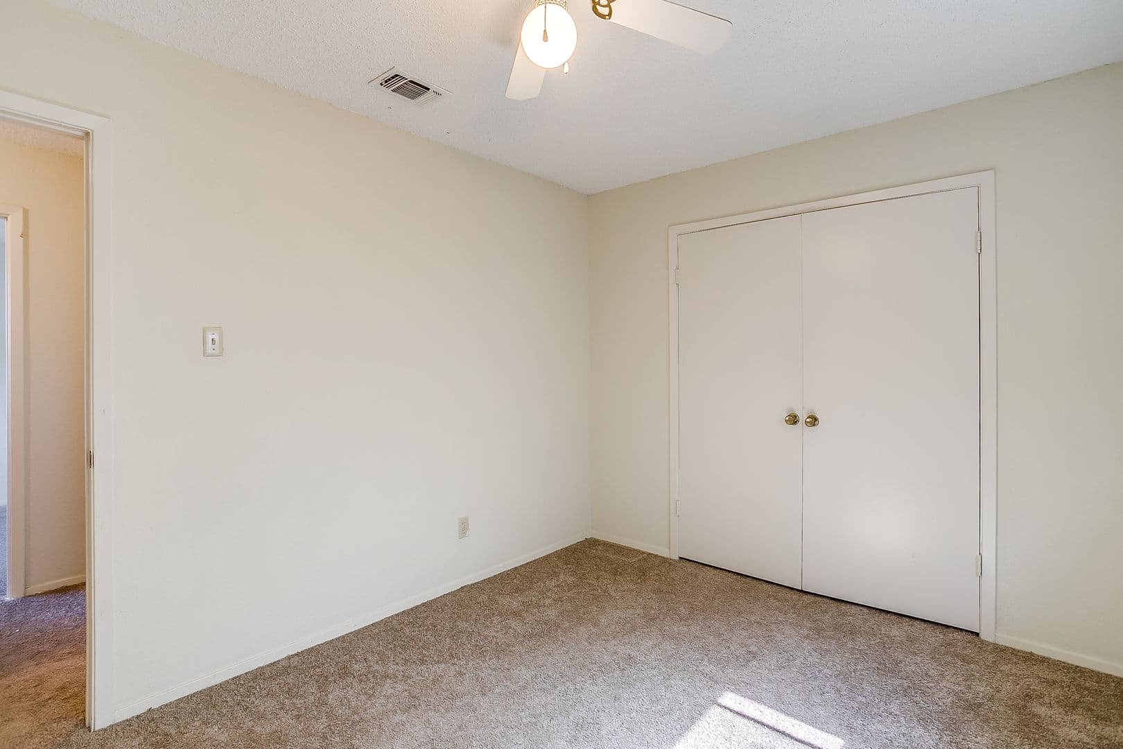 White Settlement House: 127 Allencrest Dr