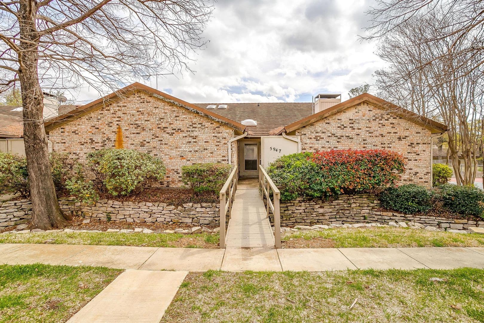 Fort Worth House: 5947 Chimney Wood Circle