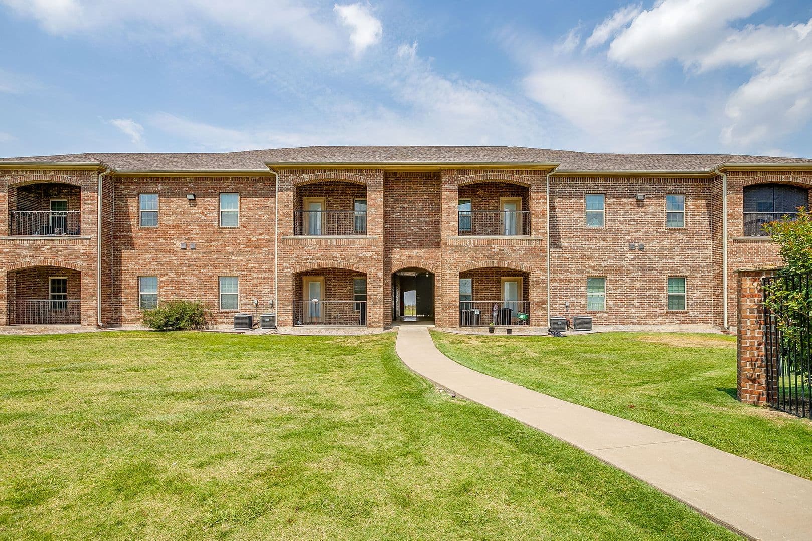 Alvarado Apartment: 301 County Rd 207