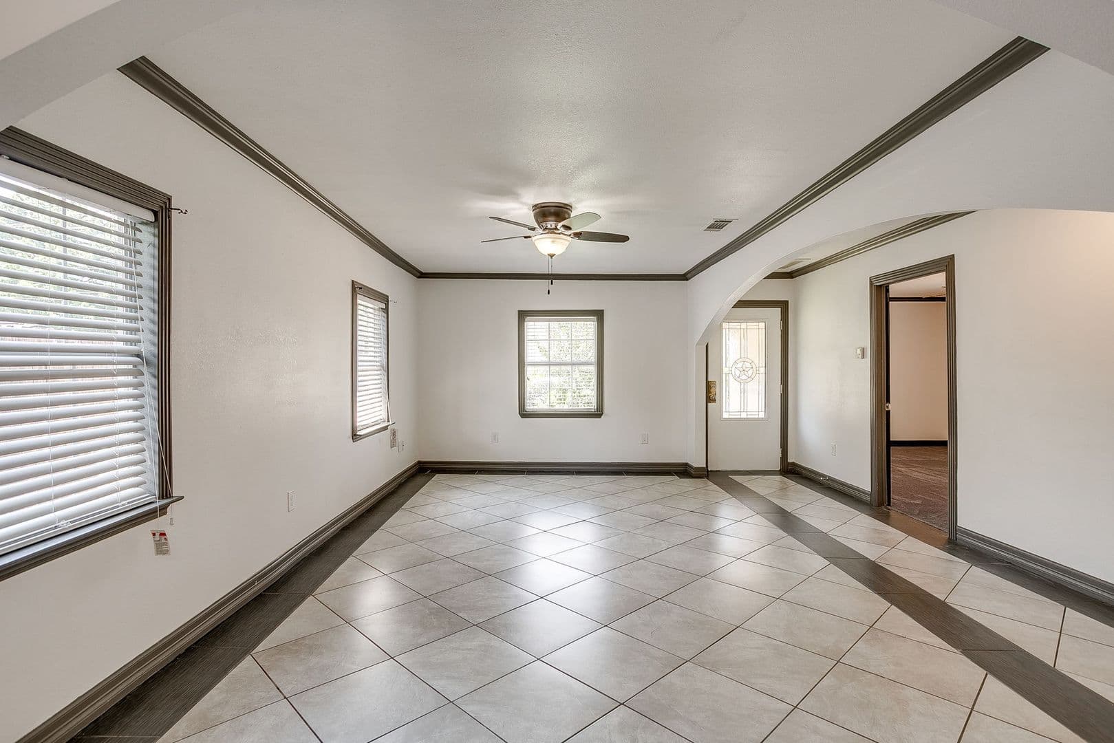 Fort Worth House: 3732 E 1st St