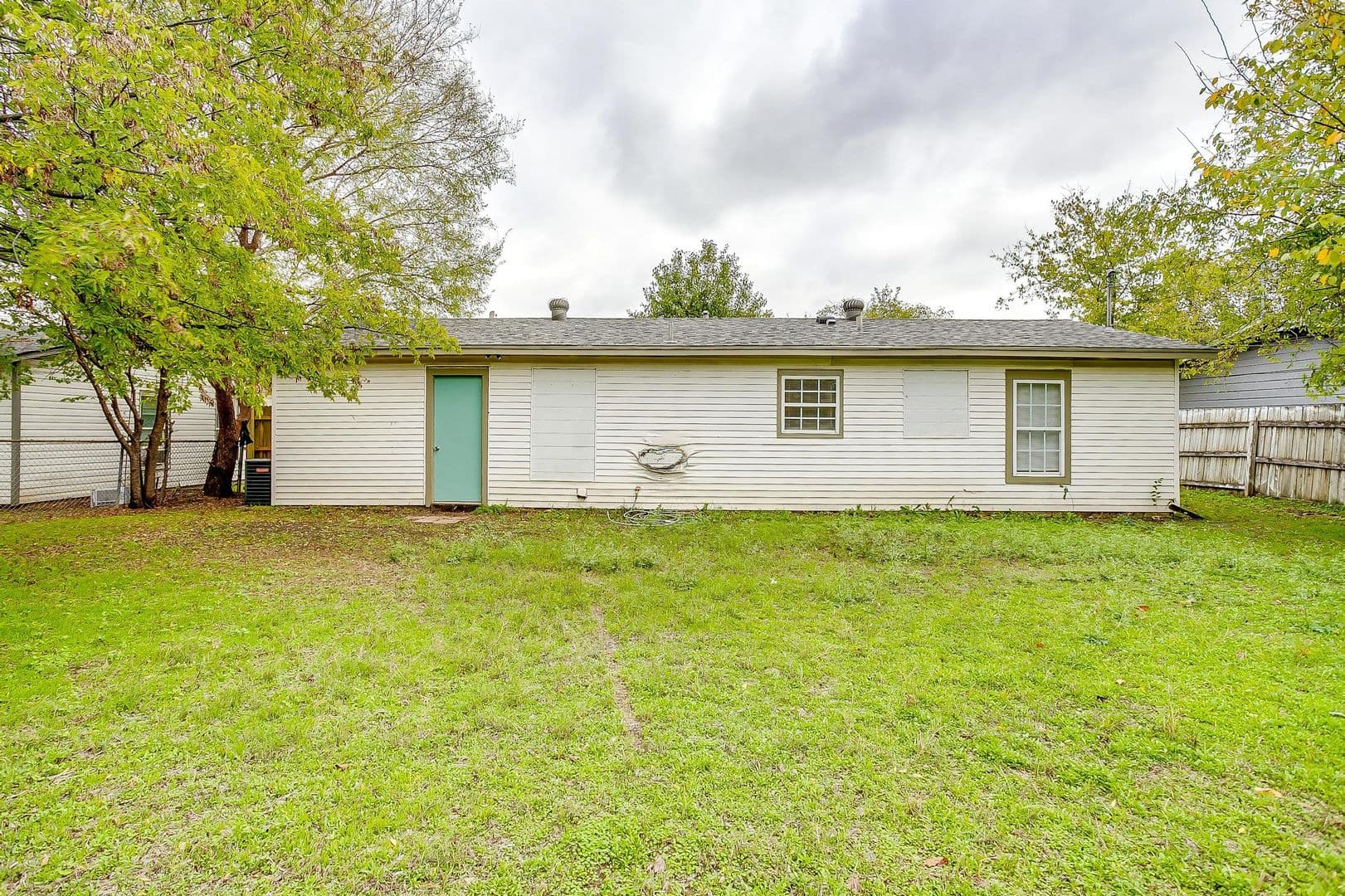Fort Worth House: 3537 Half Moon Dr