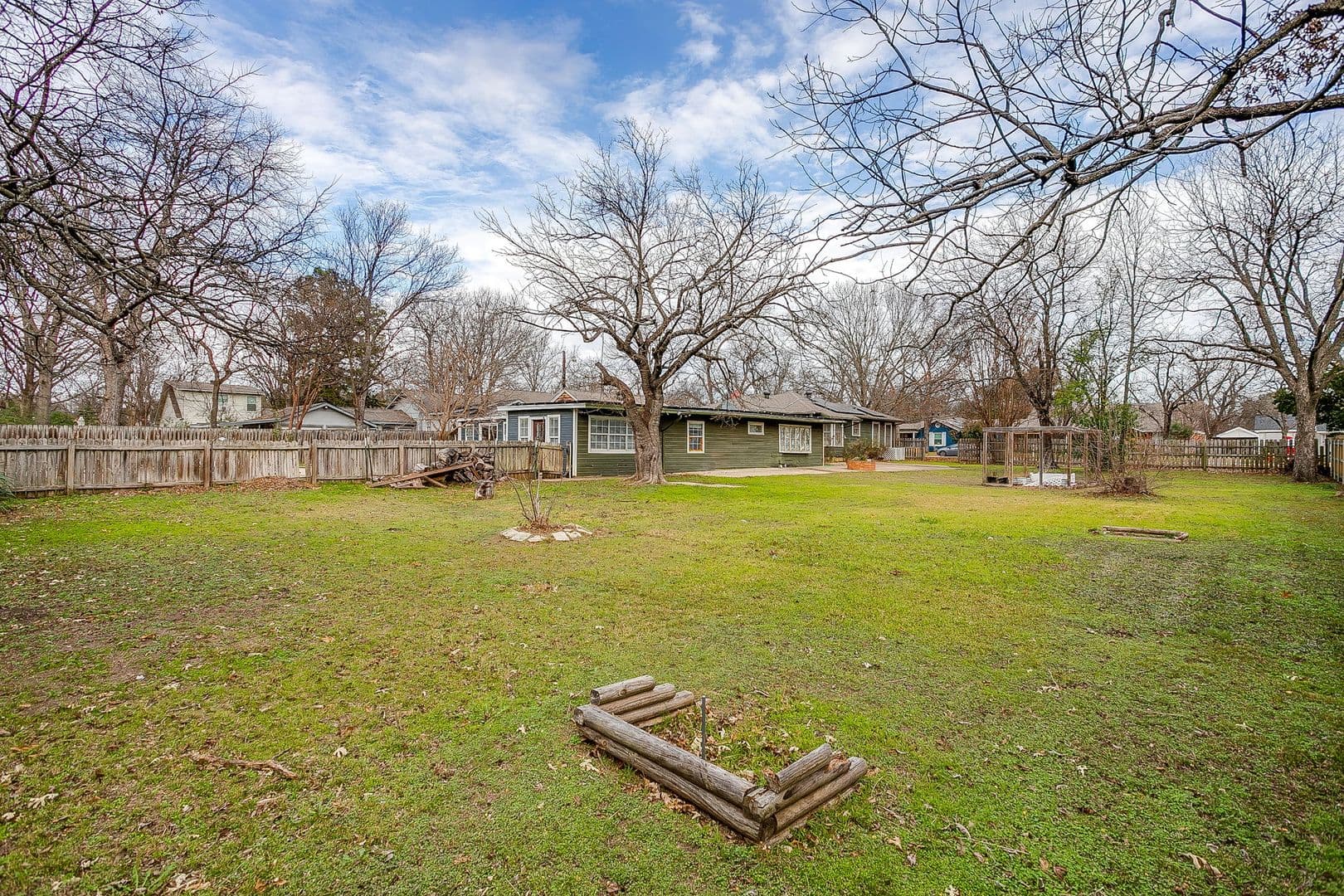 Cleburne House: 406 Bellevue Dr