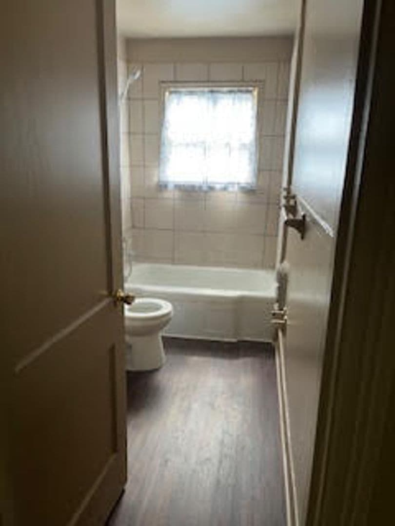 Fort Worth House: 2704 W Bewick St