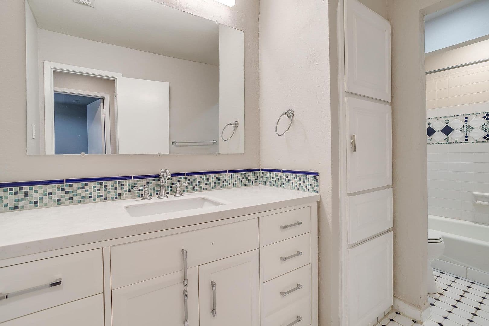 Fort Worth House: 5947 Chimney Wood Circle