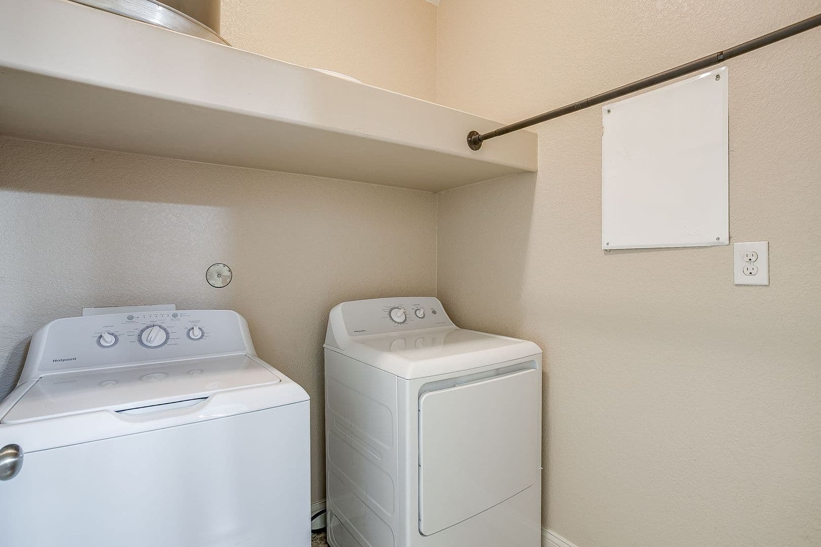 Alvarado Apartment: 301 County Rd 207