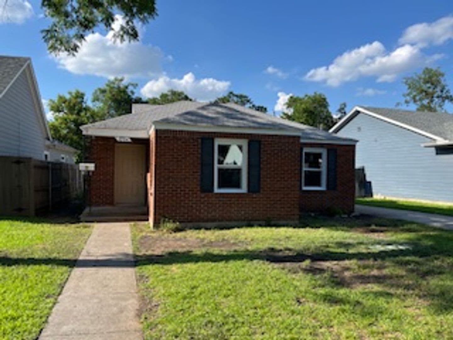 Fort Worth House: 2704 W Bewick St