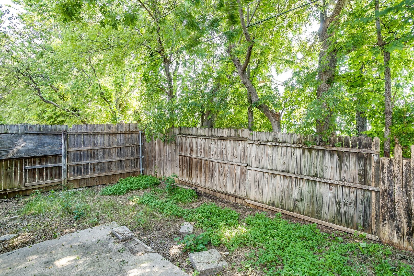 White Settlement House: 127 Allencrest Dr