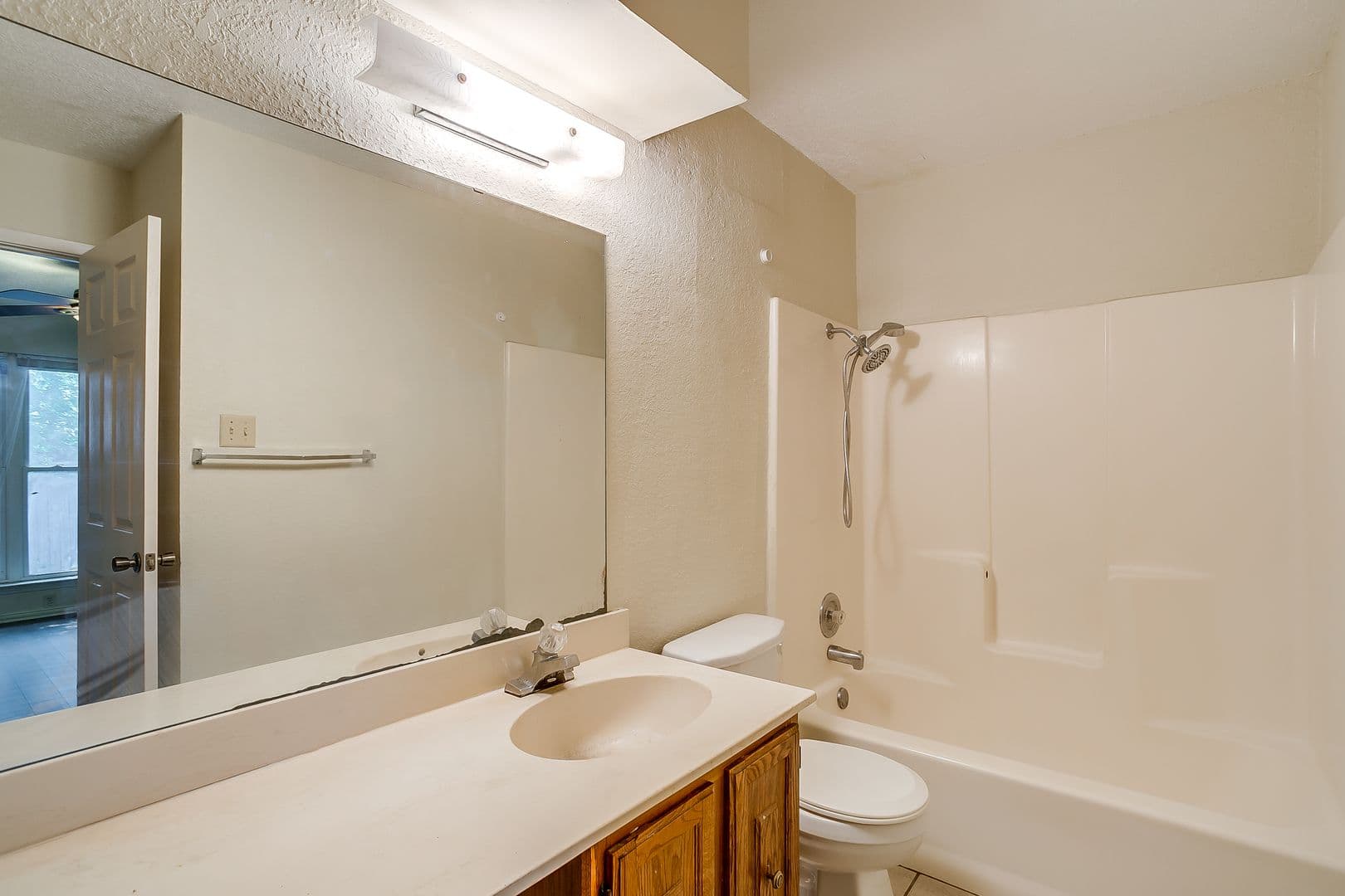 White Settlement House: 127 Allencrest Dr