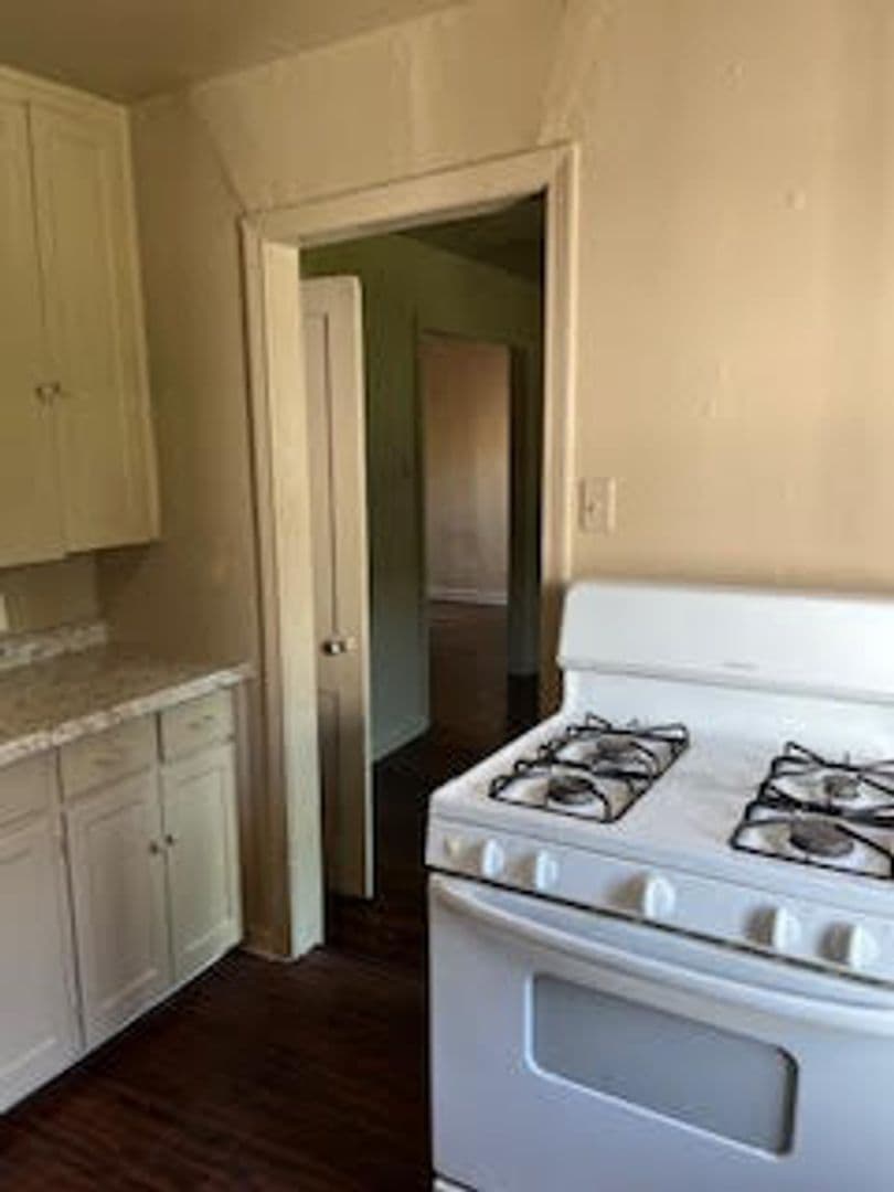 Fort Worth House: 2704 W Bewick St