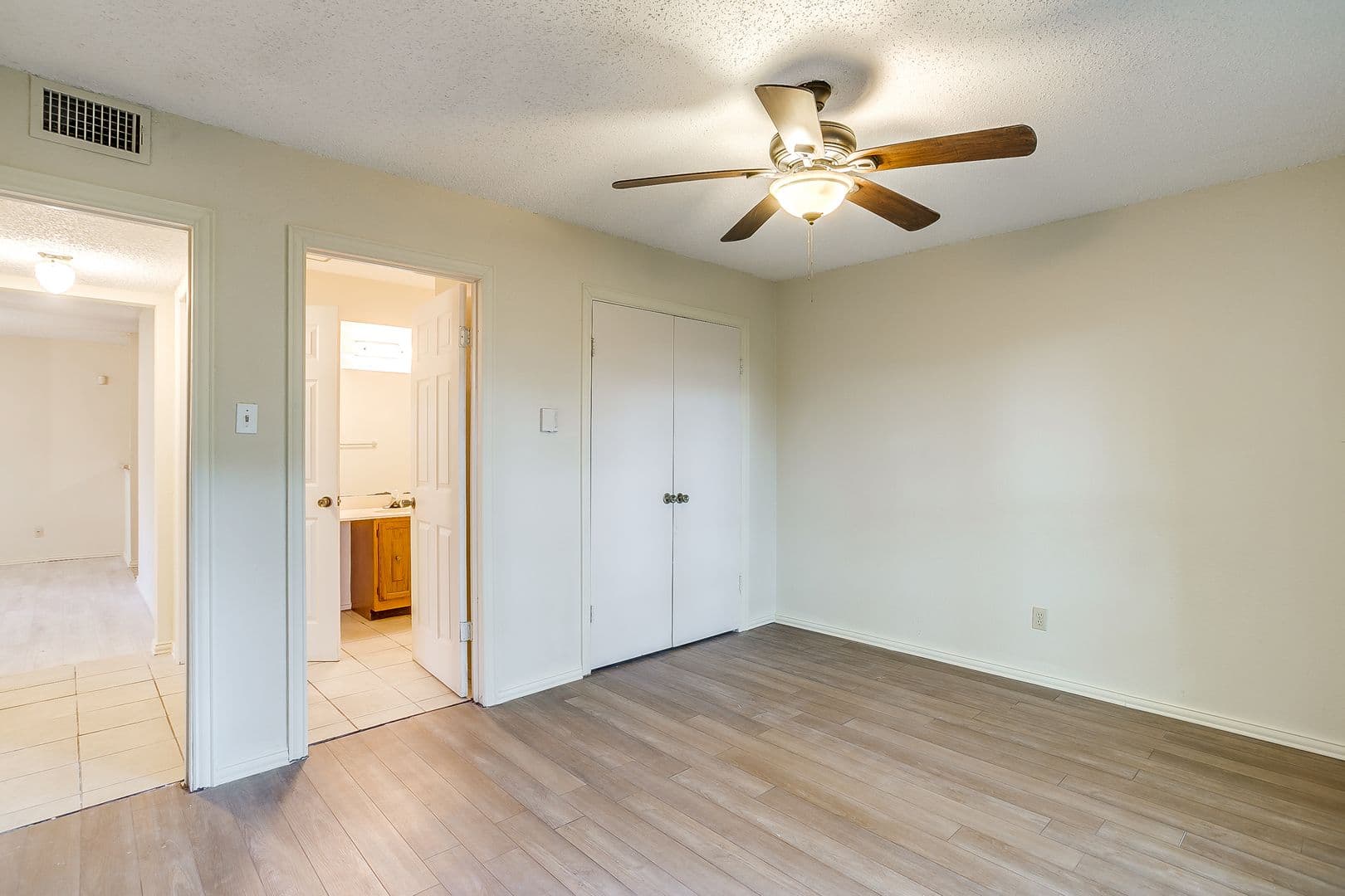 White Settlement House: 127 Allencrest Dr