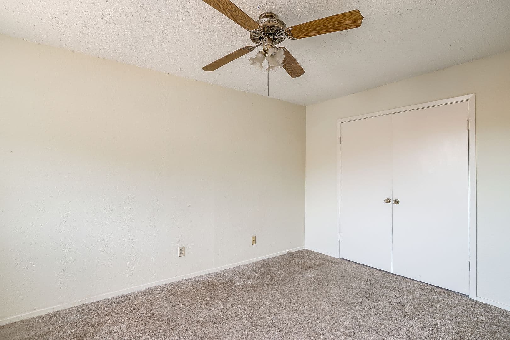 White Settlement House: 127 Allencrest Dr